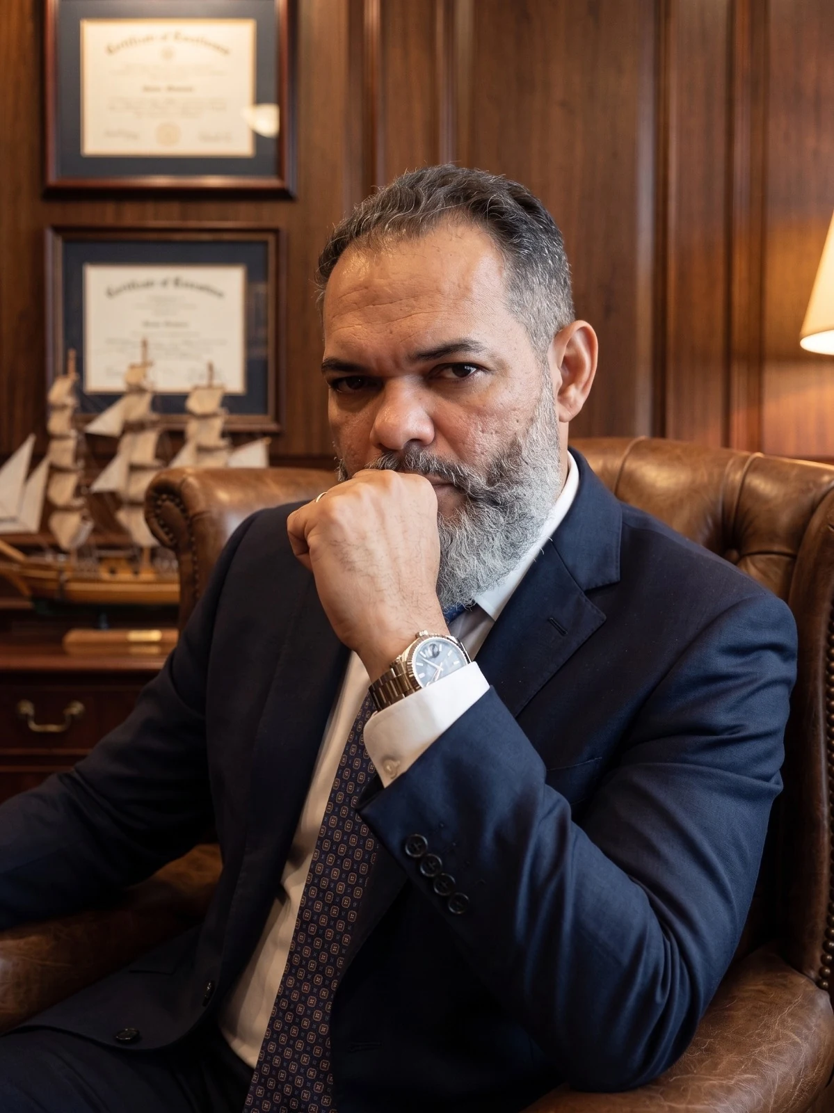 Rodolpho Oliveira, criador do Ouro do Zero, sentado em seu escritório